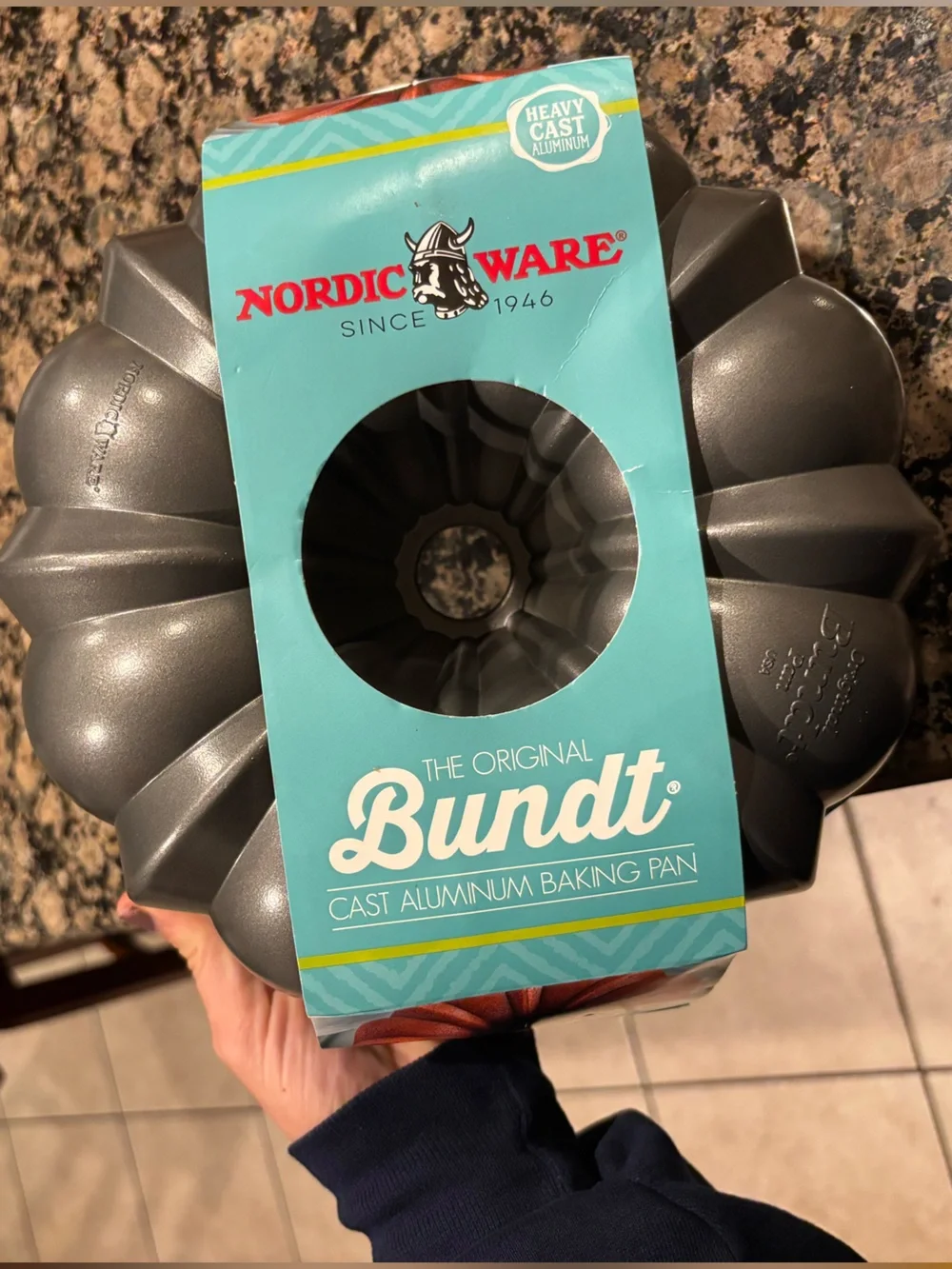 Nordic Ware Original ProCast 12-Cup Bundt Cake Pan – New